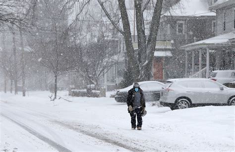 In North Jersey, which took a glancing blow from the storm, the National Weather Service predicted snow would taper off after 1 p. . Nj snow storm